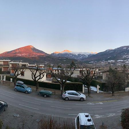 Appartement agréable à deux pas du plan d'eau Embrun Esterno foto