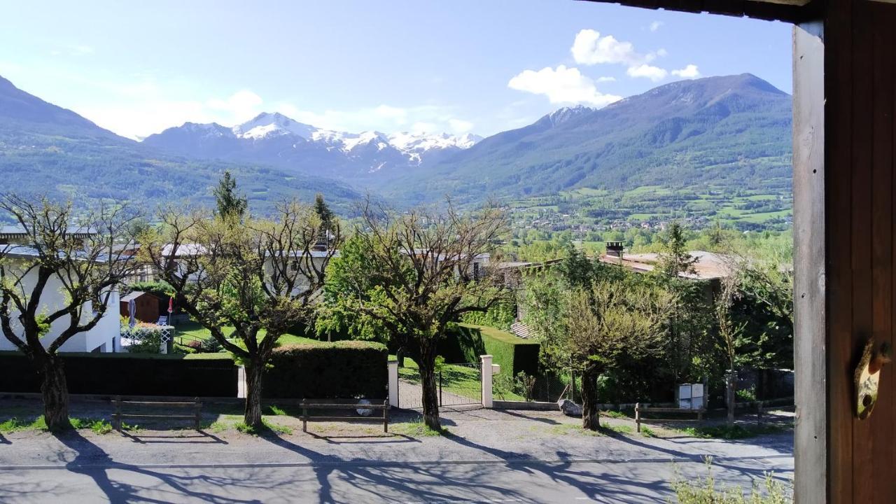 Appartement agréable à deux pas du plan d'eau Embrun Esterno foto