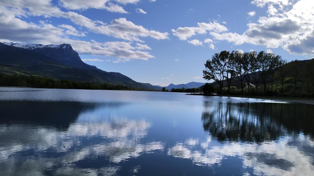 Appartement agréable à deux pas du plan d'eau Embrun Esterno foto