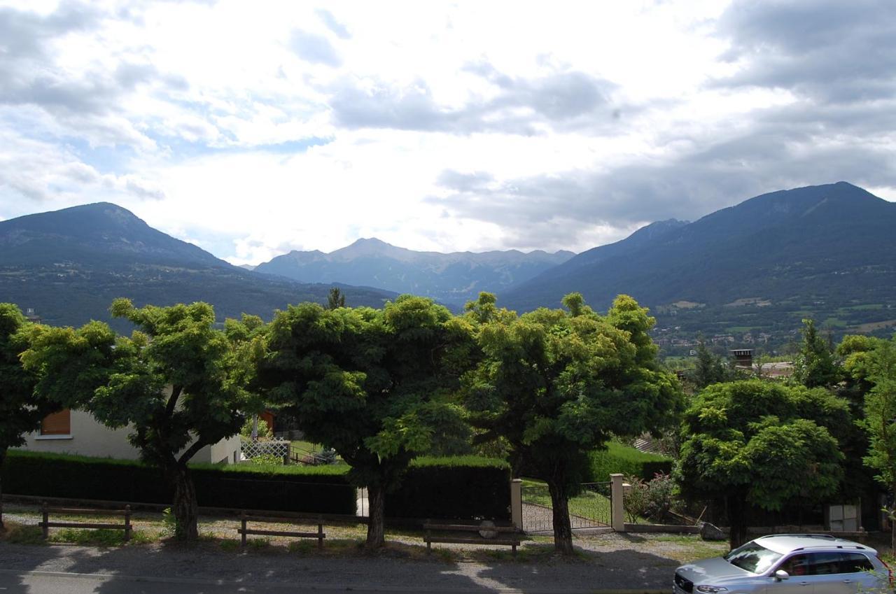 Appartement agréable à deux pas du plan d'eau Embrun Esterno foto