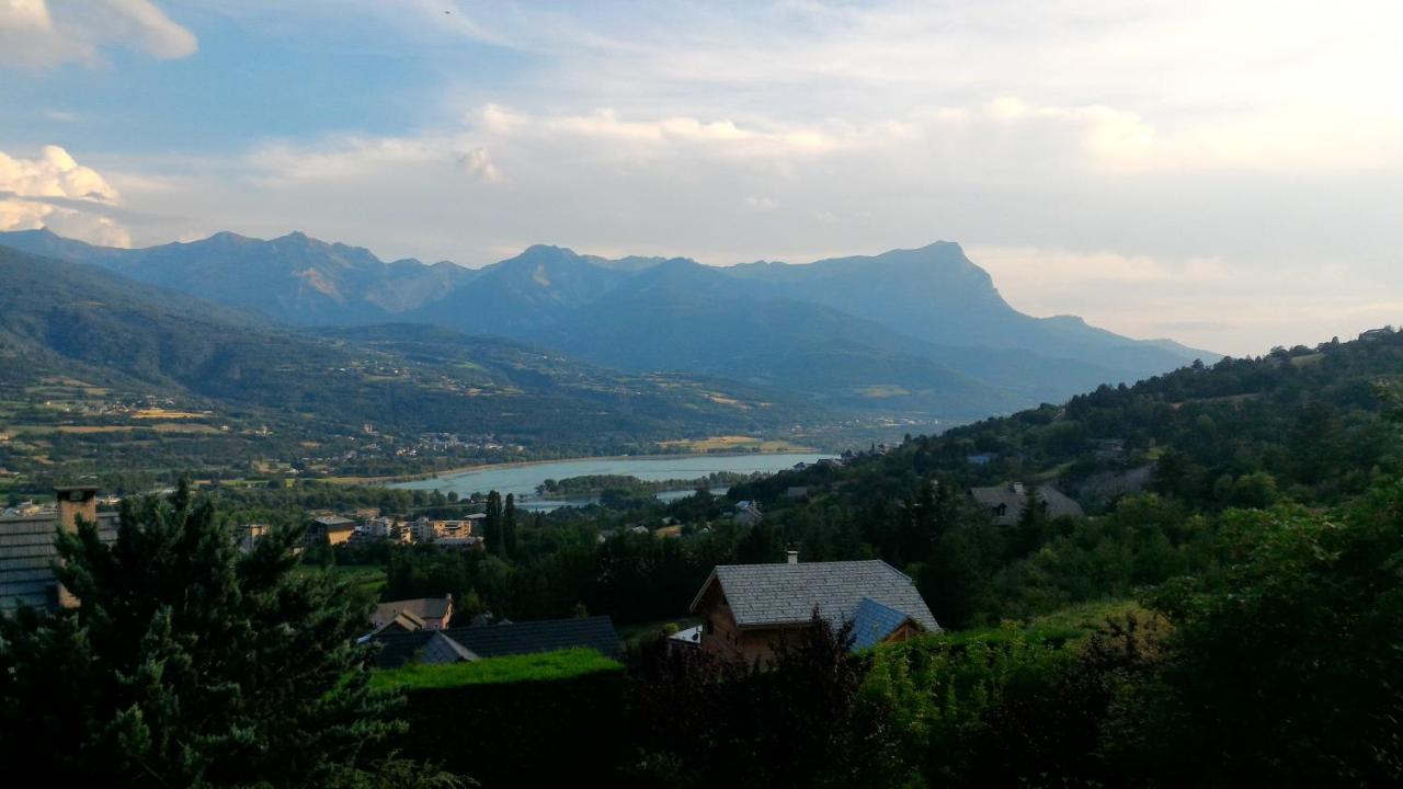Appartement agréable à deux pas du plan d'eau Embrun Esterno foto