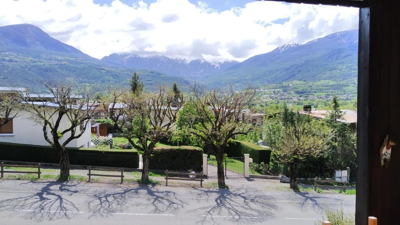 Appartement agréable à deux pas du plan d'eau Embrun Esterno foto