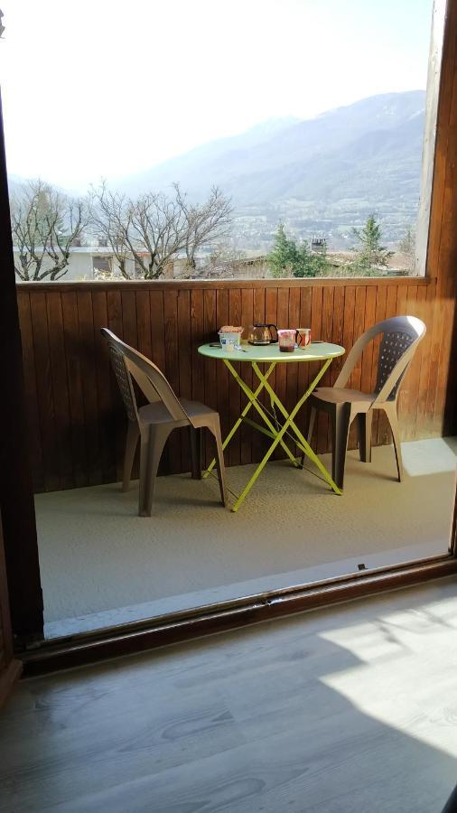 Appartement agréable à deux pas du plan d'eau Embrun Esterno foto