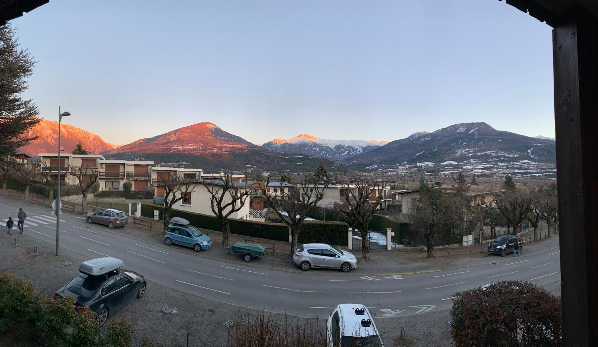 Appartement agréable à deux pas du plan d'eau Embrun Esterno foto