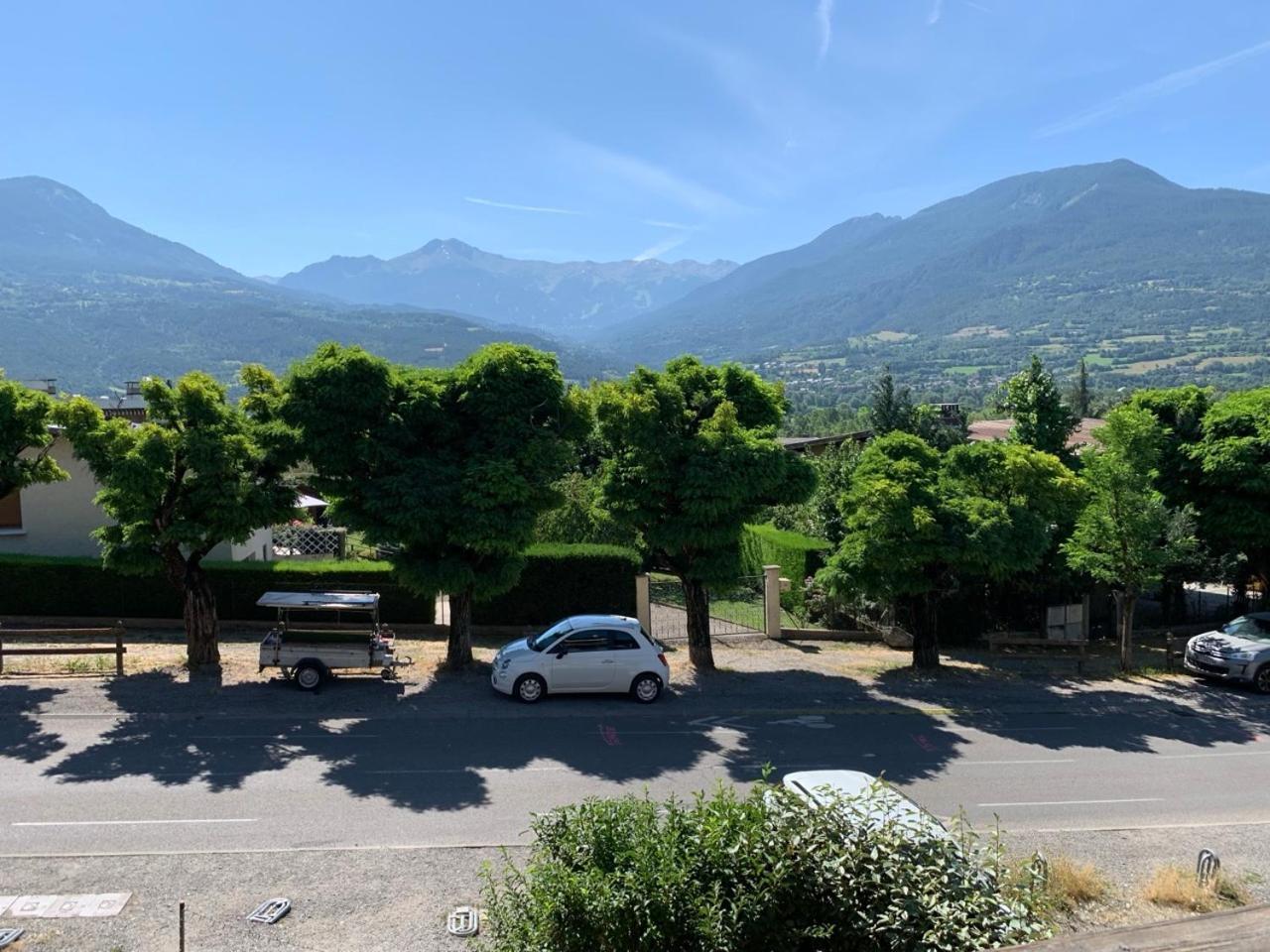 Appartement agréable à deux pas du plan d'eau Embrun Esterno foto