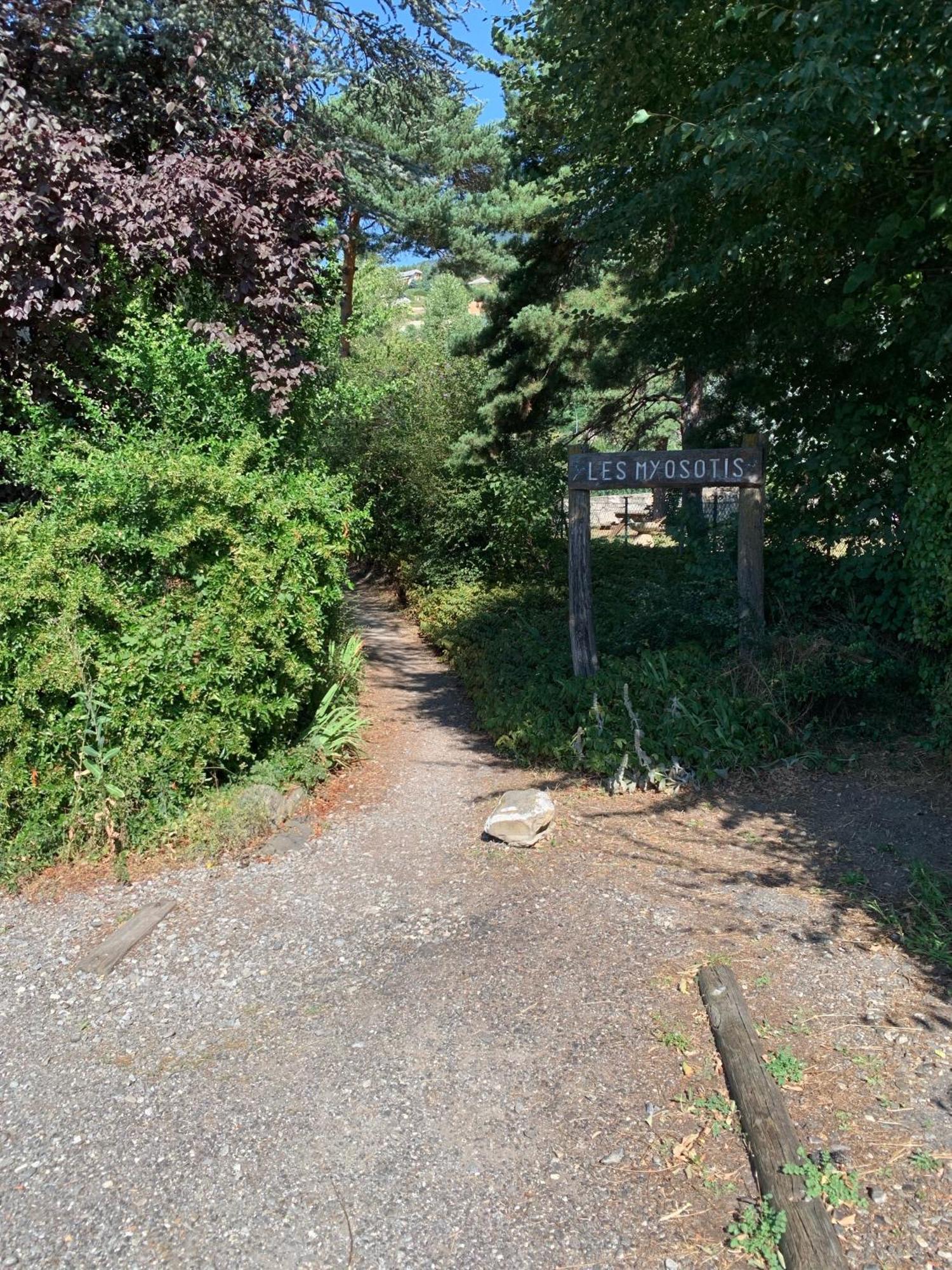 Appartement agréable à deux pas du plan d'eau Embrun Esterno foto