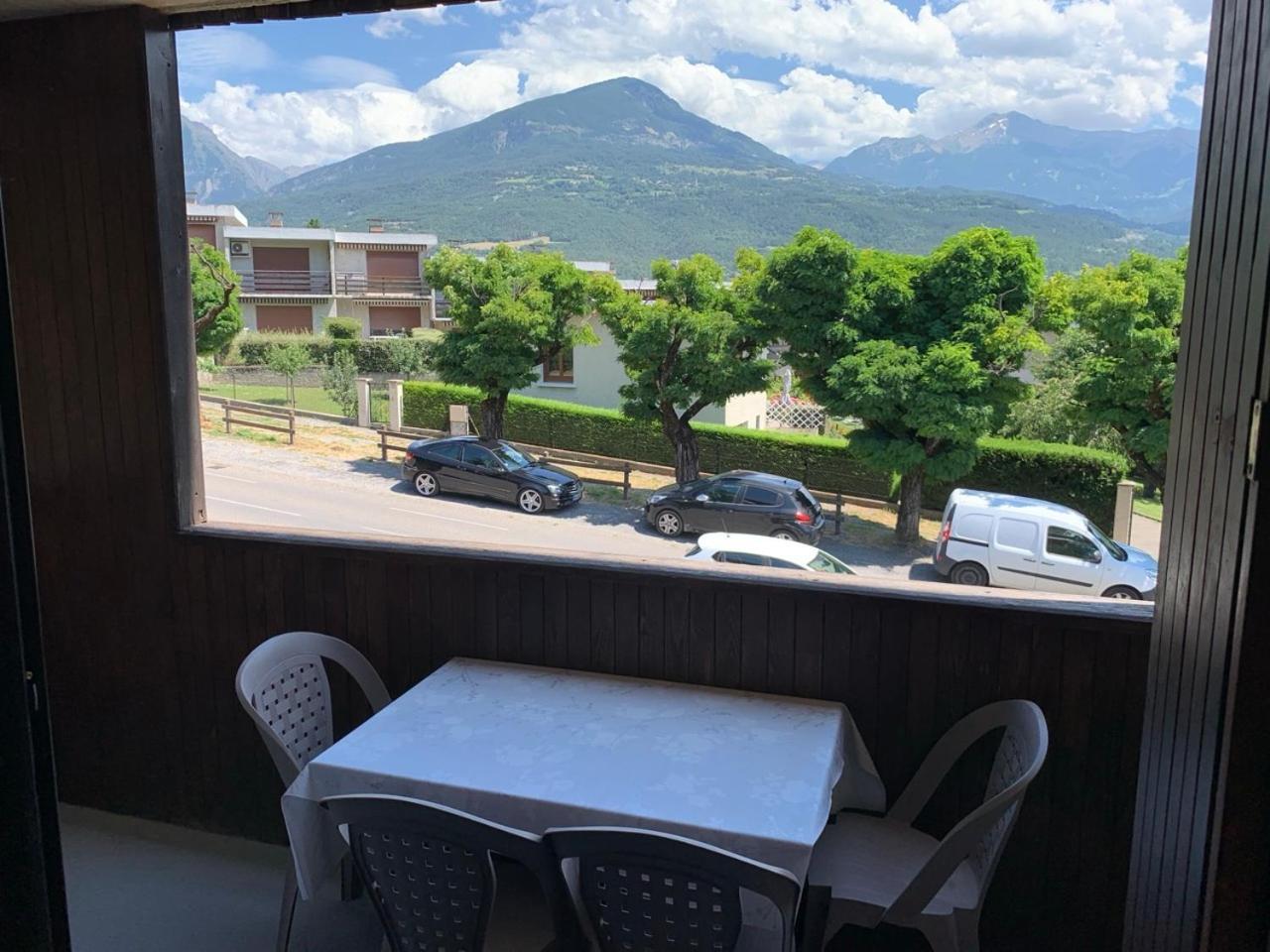 Appartement agréable à deux pas du plan d'eau Embrun Esterno foto