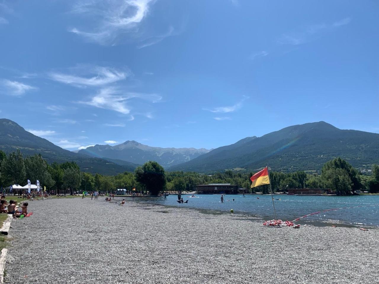 Appartement agréable à deux pas du plan d'eau Embrun Esterno foto